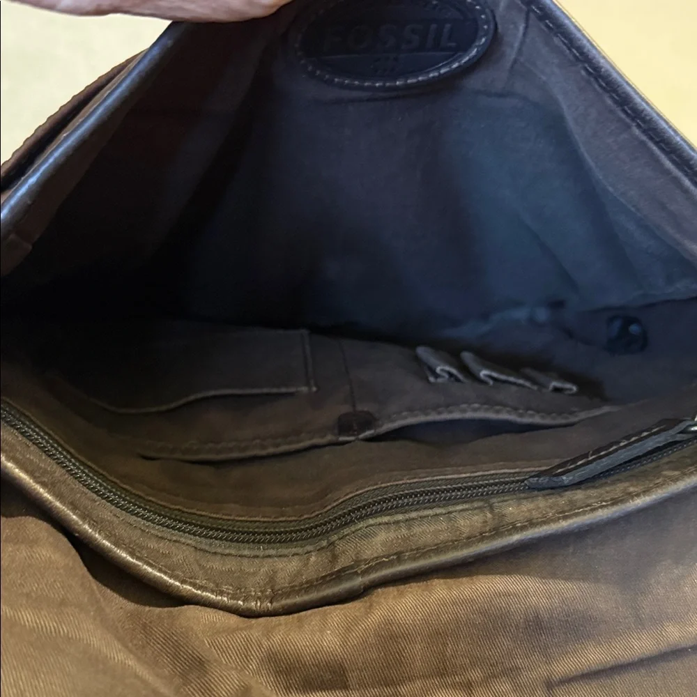 Fossil Brown Leather Vintage Messenger Bag with Dark Trim